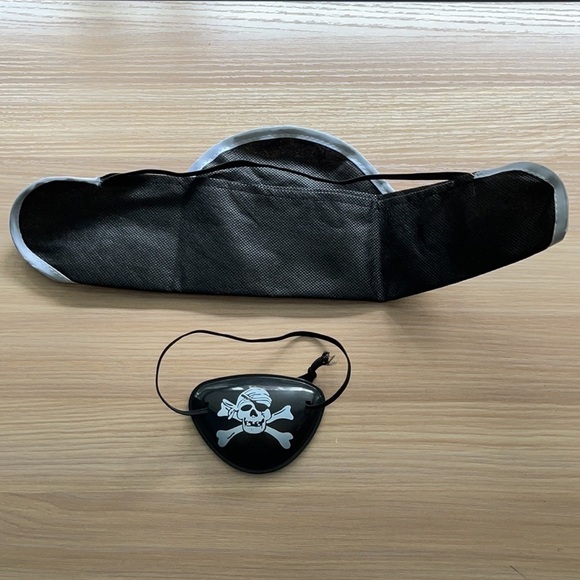 6/$20 ⭐️ Halloween Pirate Hat And Eye Patch - Picture 3 of 3